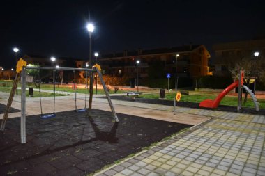 Parkta boş oyun alanı