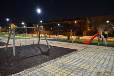 Parkta boş oyun alanı