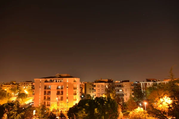 Vista Nocturna Ciudad Iluminada Por Lámparas — Foto de Stock