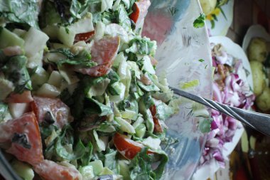 Yaz vitamini salatası! Taze sebze