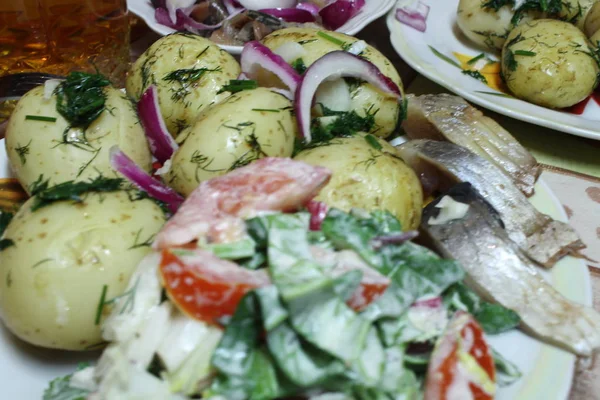 Летний витаминный салат! Свежие овощи — стоковое фото