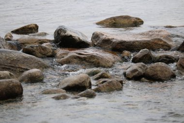 Mississippi Nehri sınır suların taşlara
