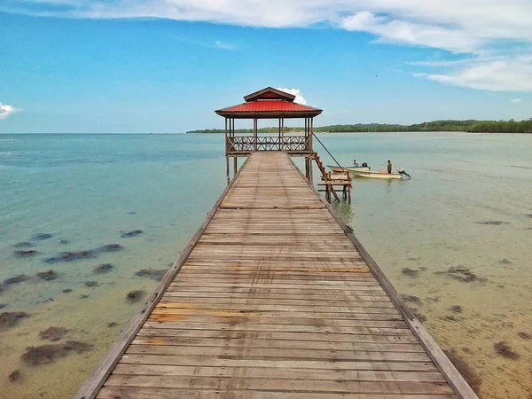 Tropical Beach Landscape Wooden Pier Jetty Transparent Turquoise Clear Sea — Stock Photo, Image