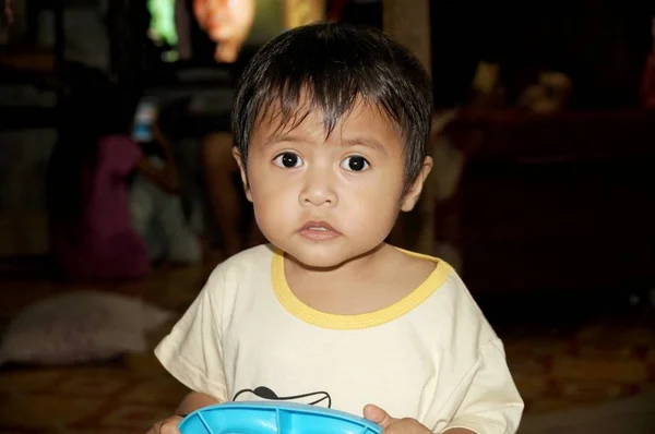 Retratos Asiáticos Crianças Sua Casa Foco Selecionado — Fotografia de Stock