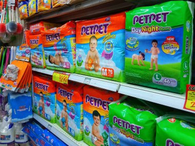 Kota Kinabalu, Malezya. bruary 9, 2018: günlük ihtiyaçlarını düzgünce hipermarket Kota Kinabalu içinde Satılık görüntülemek için örgütlü.