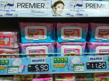 Kota Kinabalu, Malezya. bruary 9, 2018: günlük ihtiyaçlarını düzgünce hipermarket Kota Kinabalu içinde Satılık görüntülemek için örgütlü.