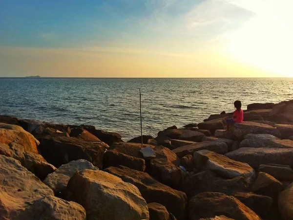 美丽的日落景观丹绒阿鲁海滩 哥打京那巴鲁 — 图库照片