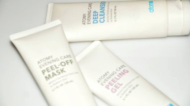 Kota Kinabalu, Malezya, Jan, 12, 2018: Atomy Cilt Bakımı ürün Asya cilt için ayarla.