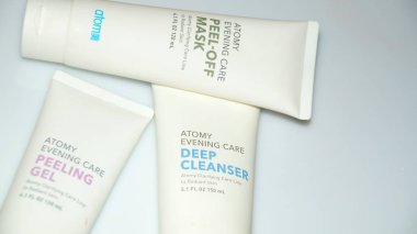 Kota Kinabalu, Malezya, Jan, 12, 2018: Atomy Cilt Bakımı ürün Asya cilt için ayarla.