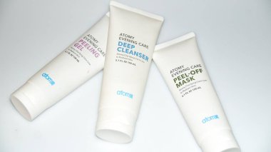 Kota Kinabalu, Malezya, Jan, 12, 2018: Atomy Cilt Bakımı ürün Asya cilt için ayarla.