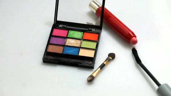 Outils Pour Maquillage Cosmétiques Différentes Nuances Palette Fards Paupières Pinceau — Photo