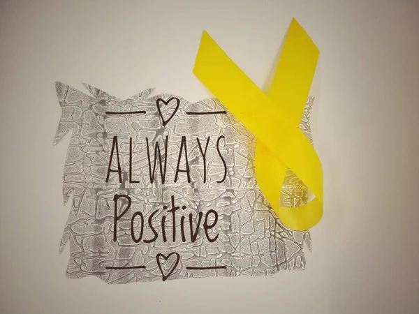 Cancer Awareness Ribbon Med Alltid Positiv Word Vit Bakgrund Royaltyfria Stockbilder