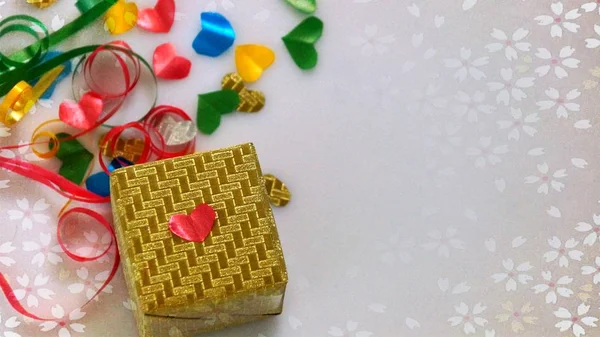 Πολύχρωμα Καρδιά Σχήμα Κορδέλας Μικρό Δώρο Κουτιά Πολύχρωμο Bokeh Φωτοβολίδα — Φωτογραφία Αρχείου