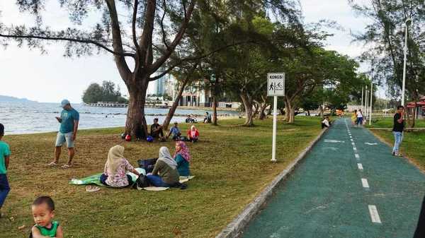 Pessoas Parque Público Tanjung Lipat Este Parque Dos Parques Mais — Fotografia de Stock