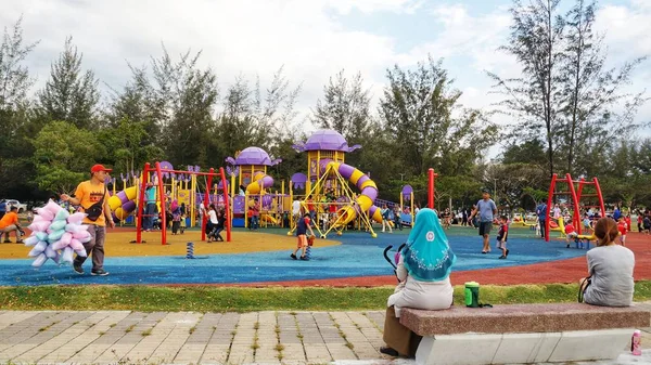 Pessoas Parque Público Tanjung Lipat Este Parque Dos Parques Mais — Fotografia de Stock