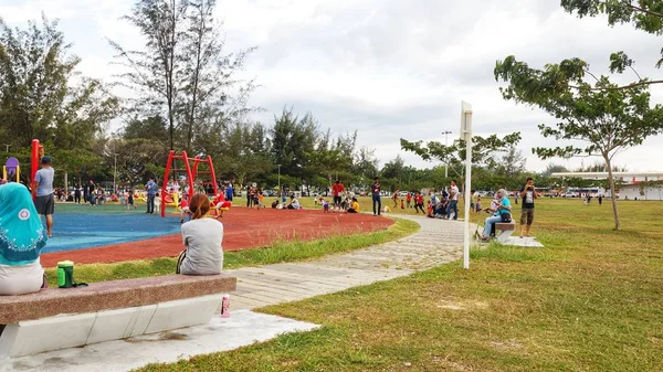 Tanjung Lipat ve bu parkta bir halk parkında insanlar Kota Kinabalu en popüler Park biridir ve Likas bulunan.