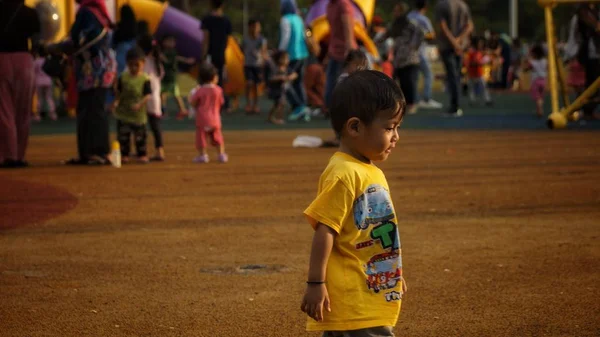 Děti Veřejném Parku Tanjung Lipatu Tento Park Jedním Nejpopulárnějších Parků — Stock fotografie