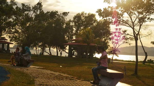 Pessoas Parque Público Tanjung Lipat Este Parque Dos Parques Mais — Fotografia de Stock