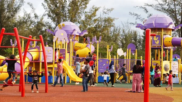 Personas Parque Público Tanjung Lipat Este Parque Uno Los Parques —  Fotos de Stock