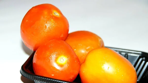 Rode Verse Tomaten Groenten Peterselie Bladeren Geïsoleerd Witte Achtergrond — Stockfoto