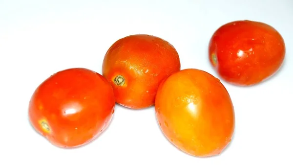 Pomodori Freschi Rossi Foglie Prezzemolo Isolate Sfondo Bianco — Foto Stock