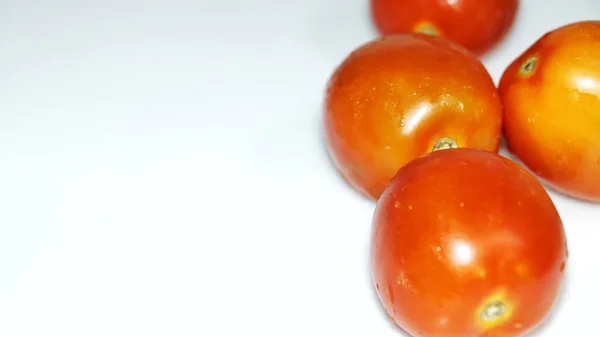 Légumes Tomates Fraîches Rouges Feuilles Persil Isolées Sur Fond Blanc — Photo