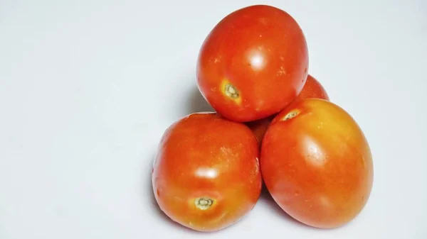 Legumbres Rojas Frescas Tomate Hojas Perejil Aisladas Sobre Fondo Blanco —  Fotos de Stock