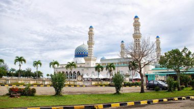 Kota Kinabalu, Malezya, 05 Haziran 2019: Eidfitri için dua ettikten sonra Likas camii çevresi.