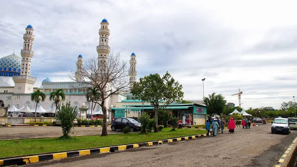 Kota Kinabalu Malásia Junho 2019 Mesquita Likas Depois Rezar Por — Fotografia de Stock