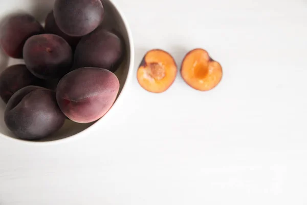 Erik meyve vitaminler sağlıklı