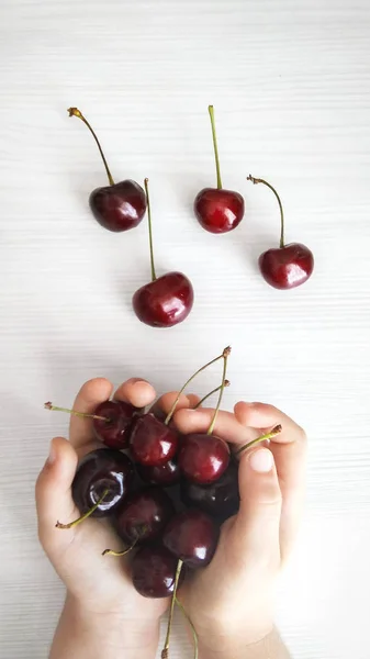 çilek meyve sağlıklı vitamin
