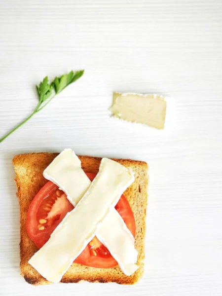  brie peynirsüt sandviç ekmek tost kahvaltı sabah
