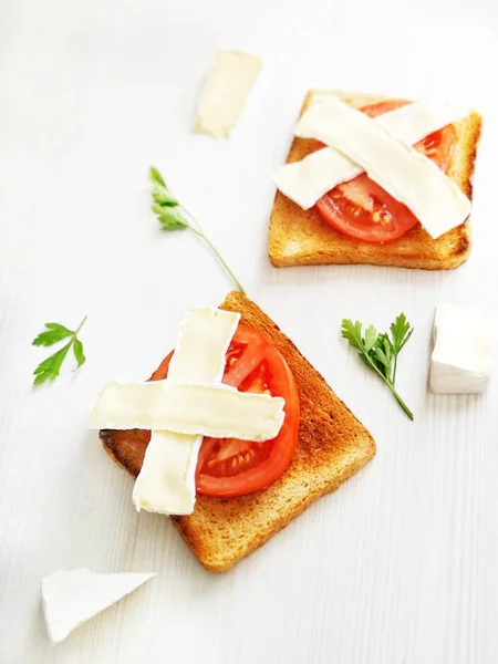  brie peynirsüt sandviç ekmek tost kahvaltı sabah