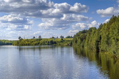 Vyg Nehri üzerindeki manzara (Beyaz Deniz-Baltık Kanalı 'nın bir kısmı), Rusya