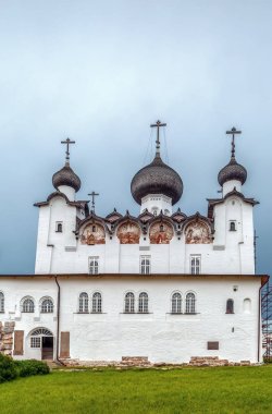 Solovetsky Manastırı beyaz denizin Russia.Transfiguration Katedrali Solovetsky adalarda bulunan müstahkem bir manastır var