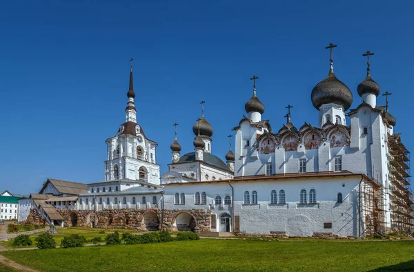 ソロヴェツキー修道院 Solovetsky Monastery ロシアのホワイトシーにあるソロヴェツキー諸島にある要塞化された修道院である 中庭の眺め — ストック写真