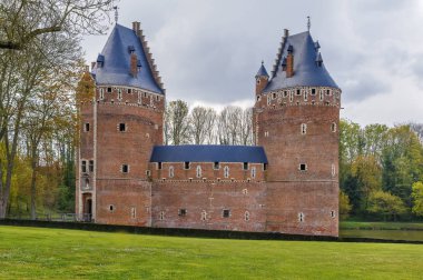 Beersel Castle Beersel, Flaman Brabant, Brüksel Güney Belçika şehir yer alır. Bu 3 büyük gözetleme kuleleri ve geniş bir hendek tarafından çevrili