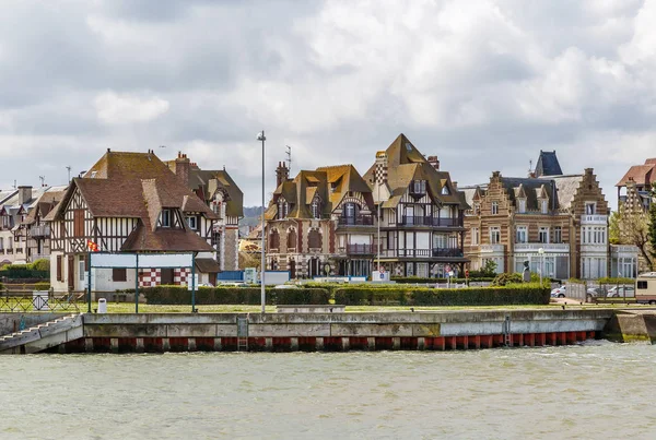 Embankment a Deauville, Francia — Foto Stock
