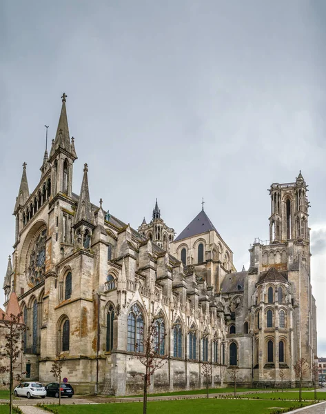 拉昂大教堂是位于万金 皮卡迪 法国的 世纪的哥特式建筑最重要的例子之一 — 图库照片