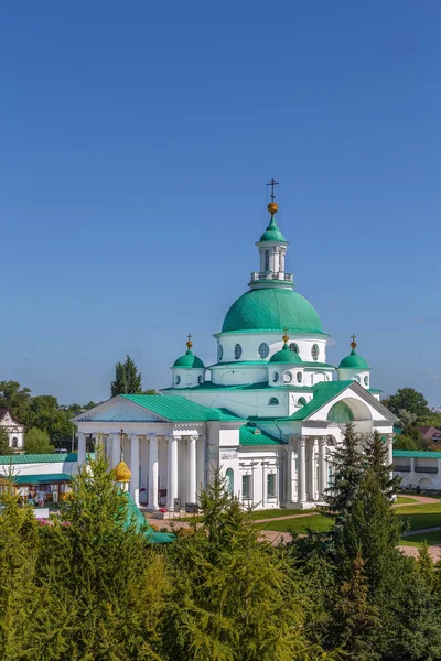 Rusya 'nın Rostov kentindeki Spaso-Yakovlevsky Manastırı' ndaki Dimitrievsky Katedrali