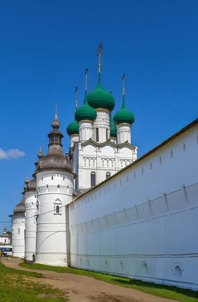 Duvar, kuleleri ve churche Rostov Kremlin, Rusya'nın görünümünü