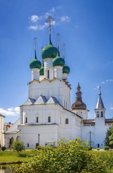 クレムリン ロシアのロストフで神学者聖ヨハネ門教会 — ストック写真