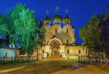 Varsayım Katedrali aslında taş erken 1210s inşa edilmiş, mevcut haliyle 2010 yılında, Yaroslavl, Rusya yeniden inşa edildi. Akşam