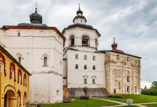 Igreja Torre Sineira Mosteiro Kirillo Belozersky Rússia — Fotografia de Stock
