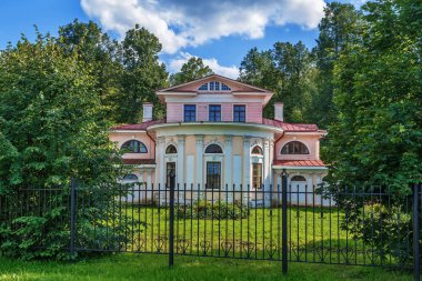 Köşkün Brjanchaninovyh Vologda şehir yakın olduğunu ve erken klasisizm, Rusya tarzında inşa edilmiştir