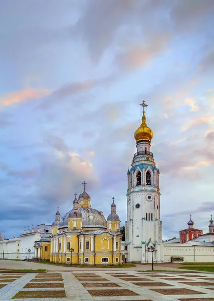 克里姆林宫广场与复活大教堂和钟楼在沃洛格达 俄罗斯 — 图库照片