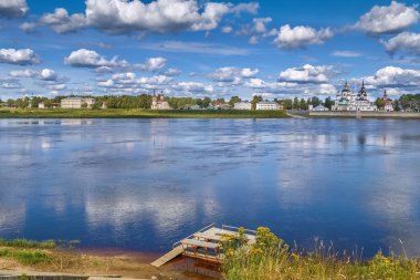 Rusya 'nın Sukhona nehrinden Veliky Ustyug' un Tarihi Merkezi