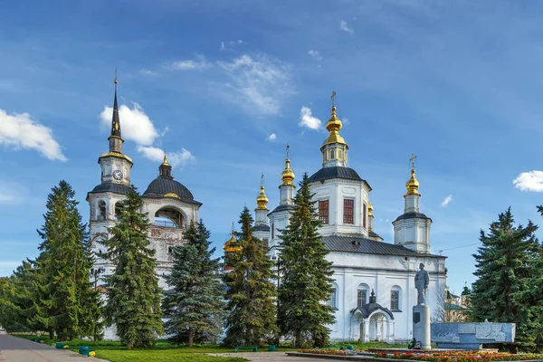假设大教堂是东正教在 大诺夫 Ustyug 城市的最旧的大厦 — 图库照片