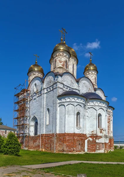 Luzhetsky 修道院は モジャイスク モスクワ地域 ロシアの中世要塞化された修道院です 処女のマリア大聖堂の降誕 — ストック写真