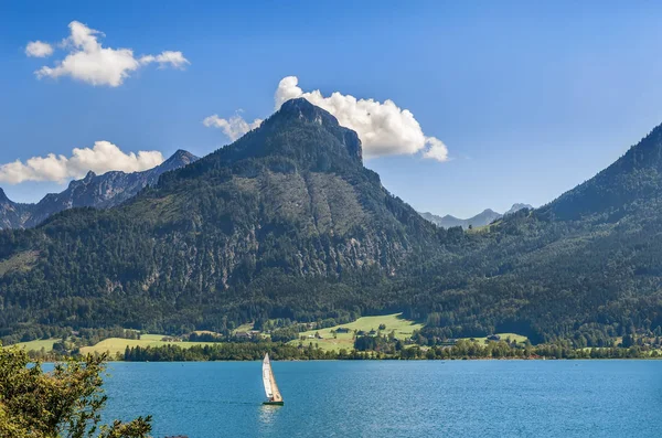 Paisaje Del Lago Wolfgangsee Con Sus Montañas Circundantes Austria — Foto de Stock